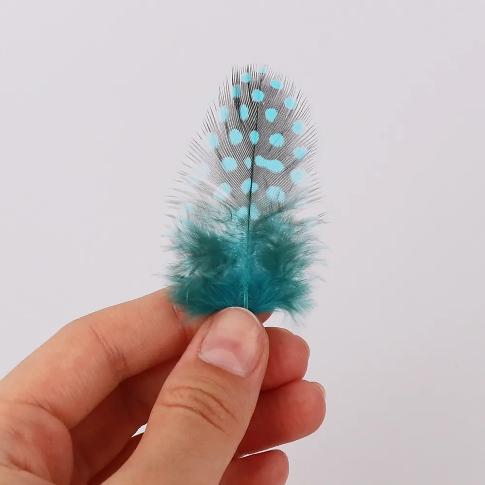 Пір'я для декору 10 шт, цесарки, 5-10 см, блакитний – купити | Candy Yarn
