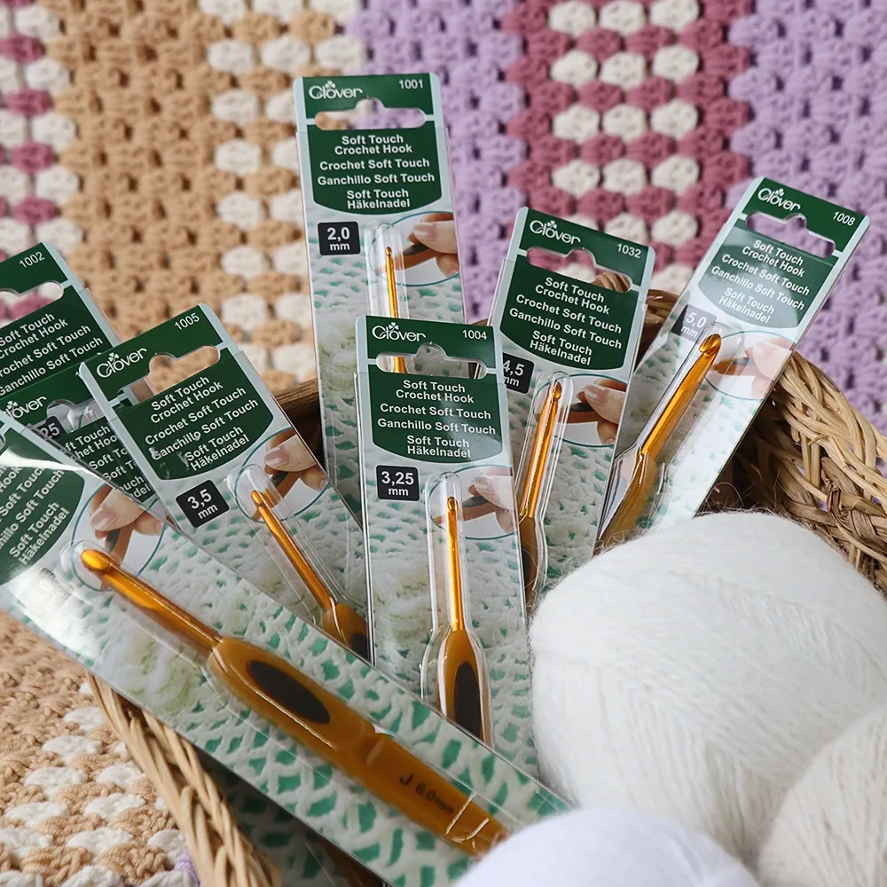 Гачок алюмінієвий з м'якою ручкою 2.00мм, CLOVER Soft Touch – купити | Candy Yarn