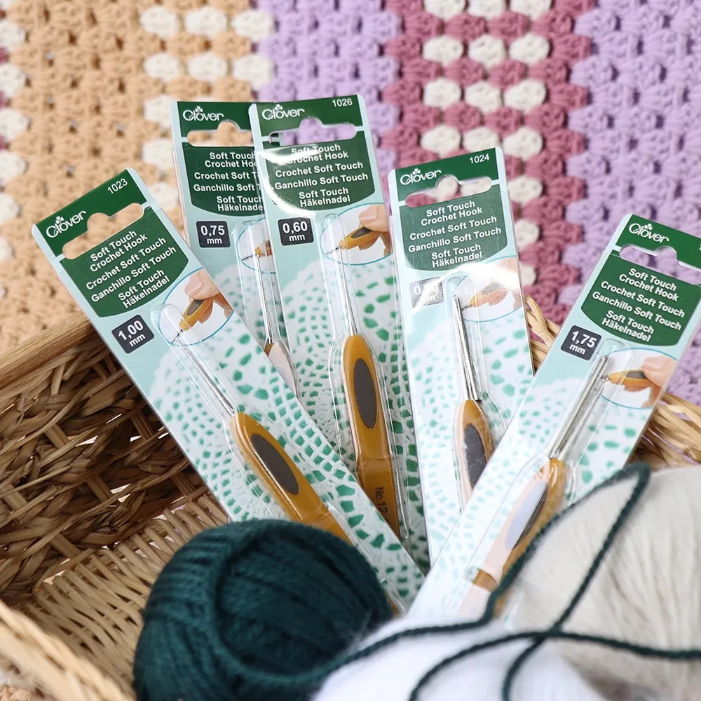 Крючок металлический с мягкой ручкой №10 0.75мм, CLOVER Soft Touch – купить | Candy Yarn