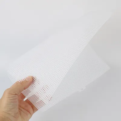 Пластиковая канва, белая, 25*33.5см, ячейка 2.5мм
